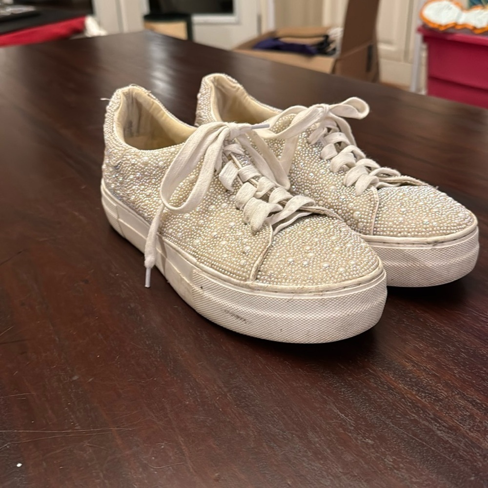 Betsy Johnson pearl embellished Sidny size 8M